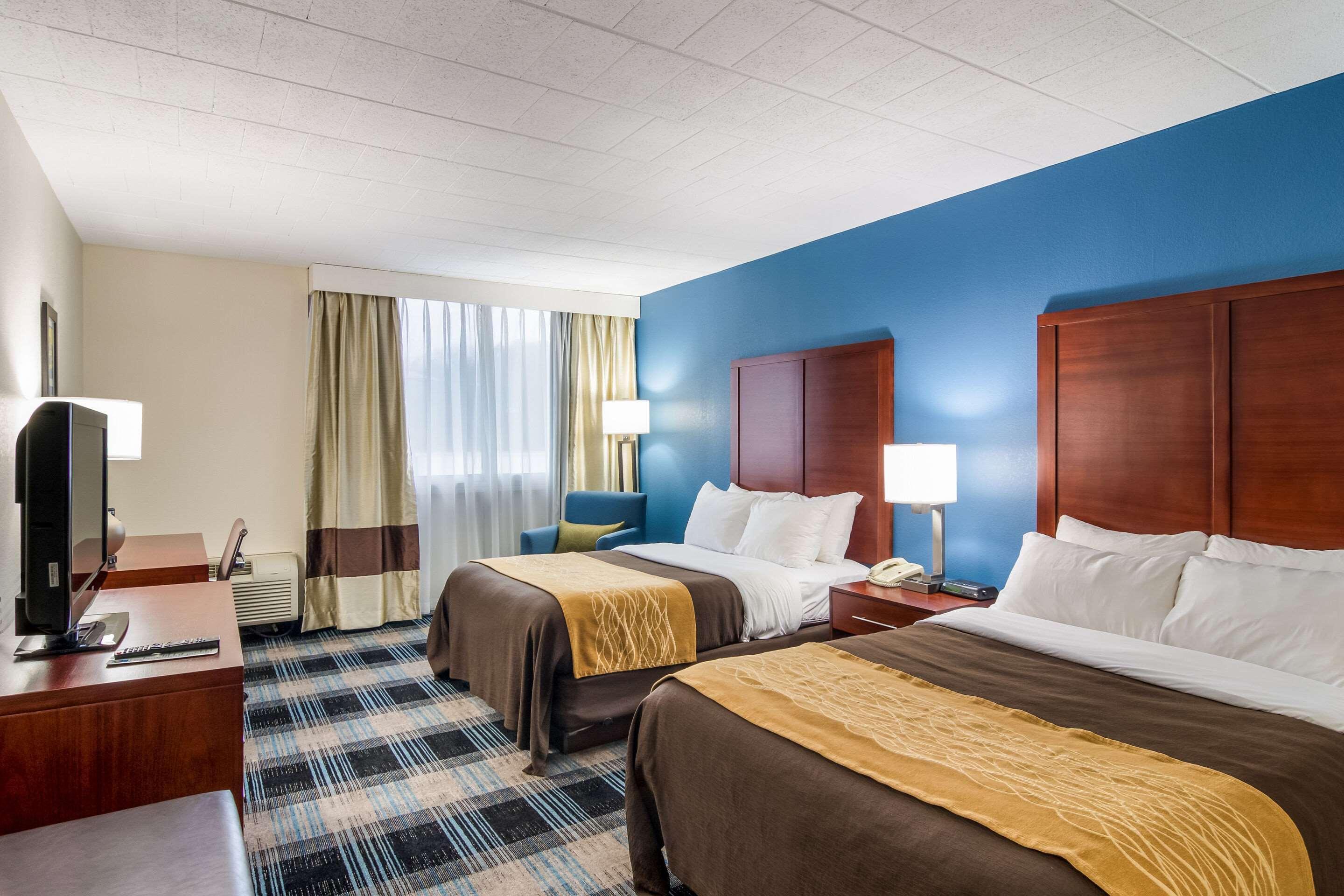 Mainstay Suites Verona Екстериор снимка