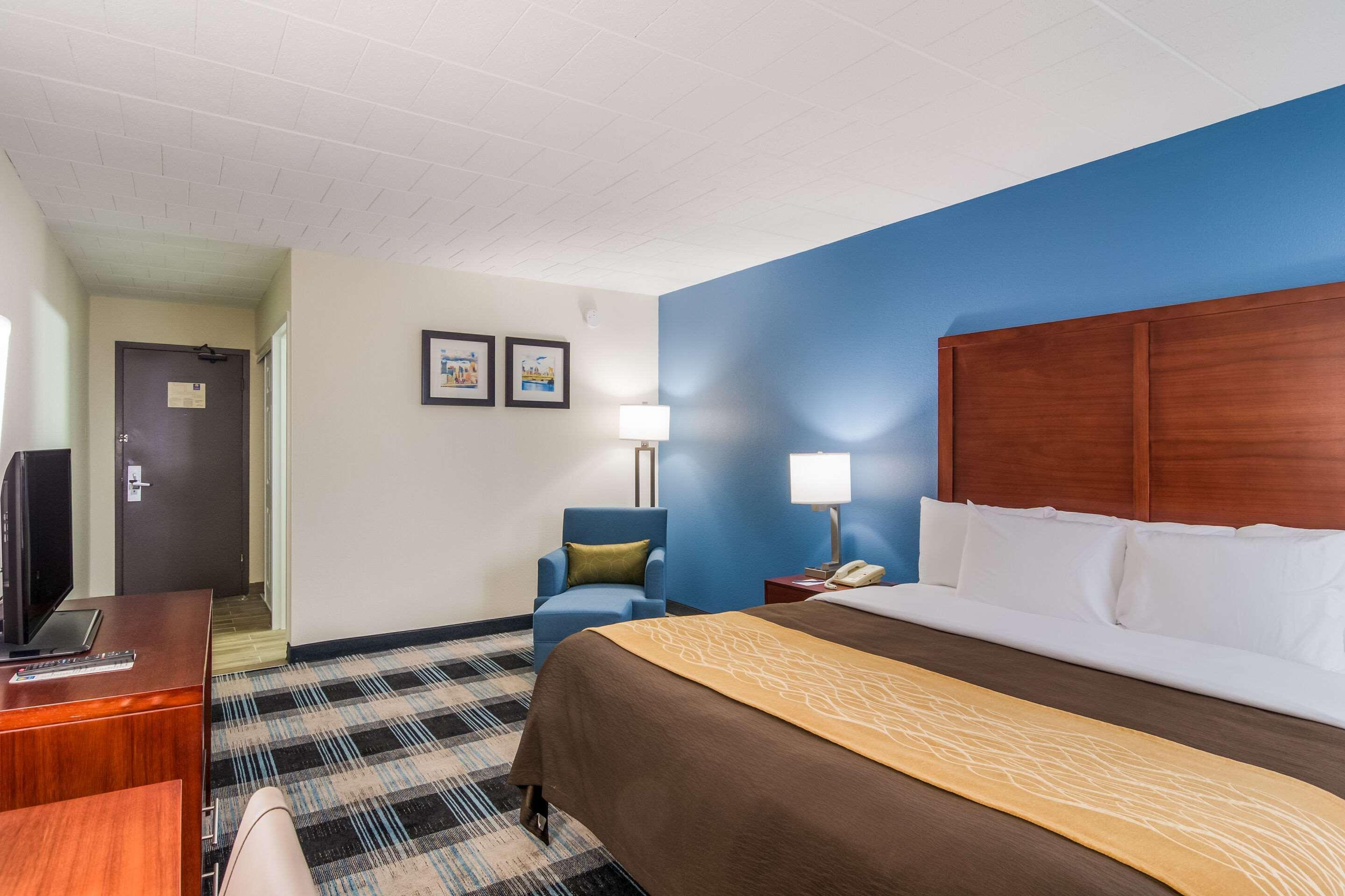 Mainstay Suites Verona Екстериор снимка