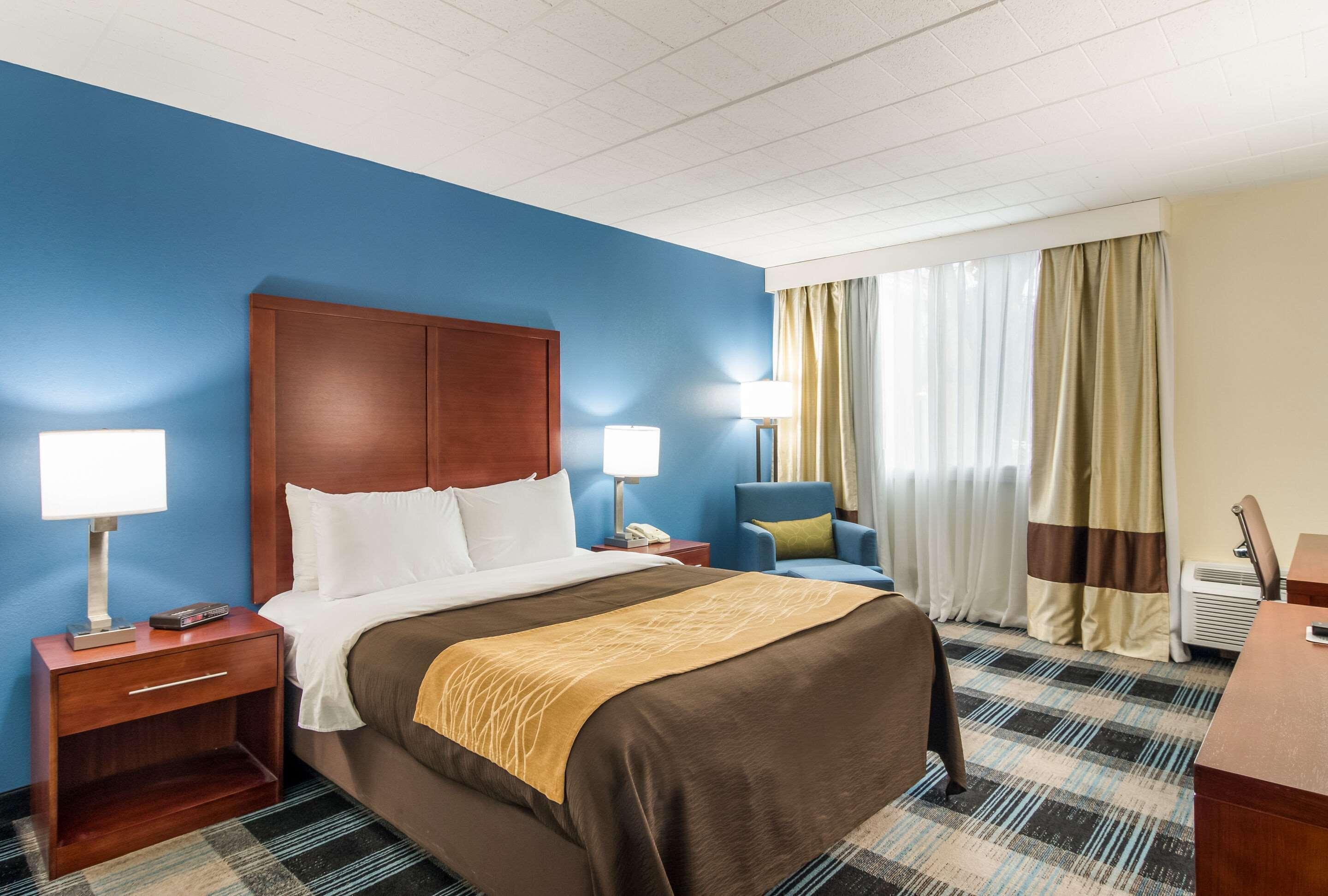 Mainstay Suites Verona Екстериор снимка