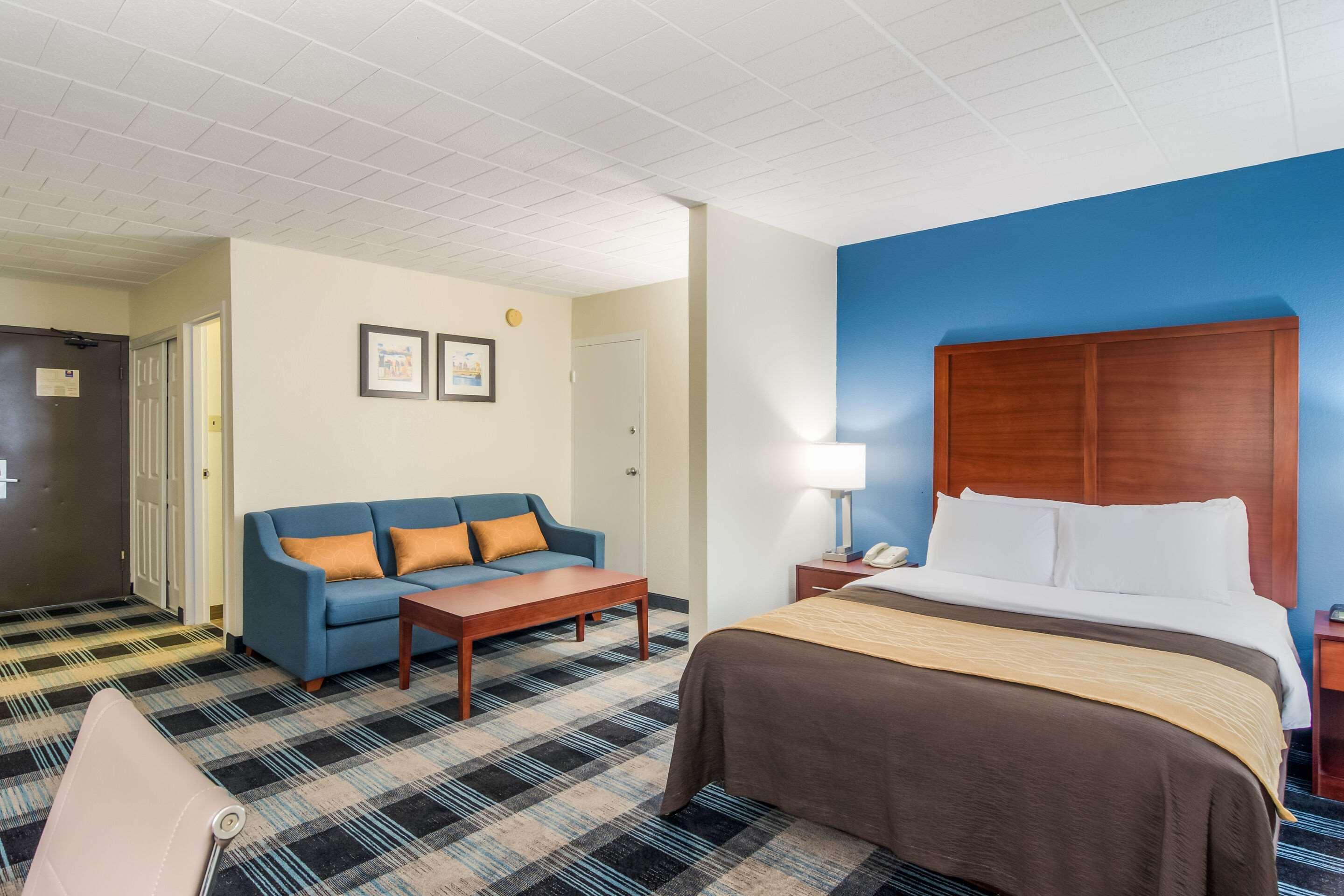 Mainstay Suites Verona Екстериор снимка