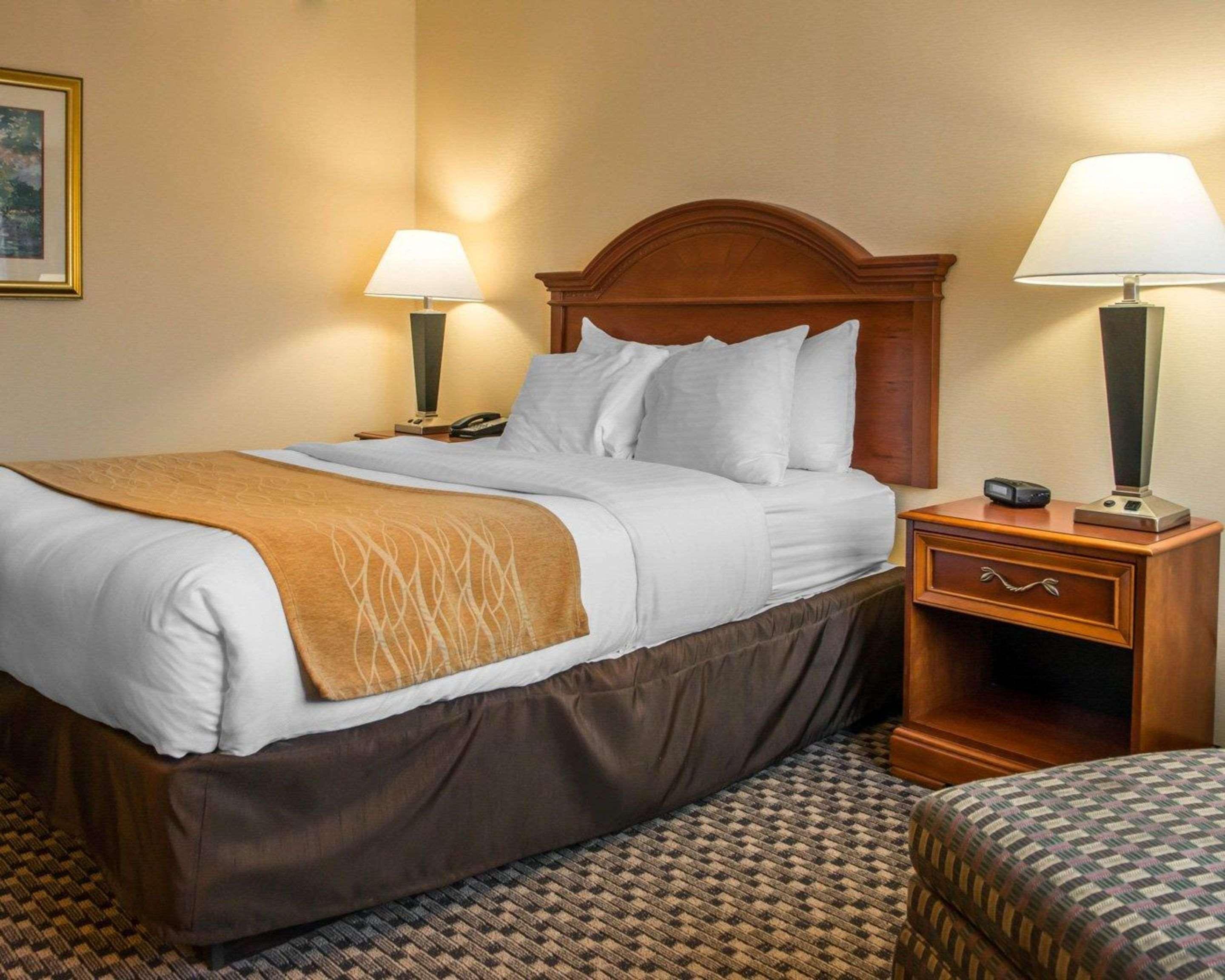 Mainstay Suites Verona Екстериор снимка