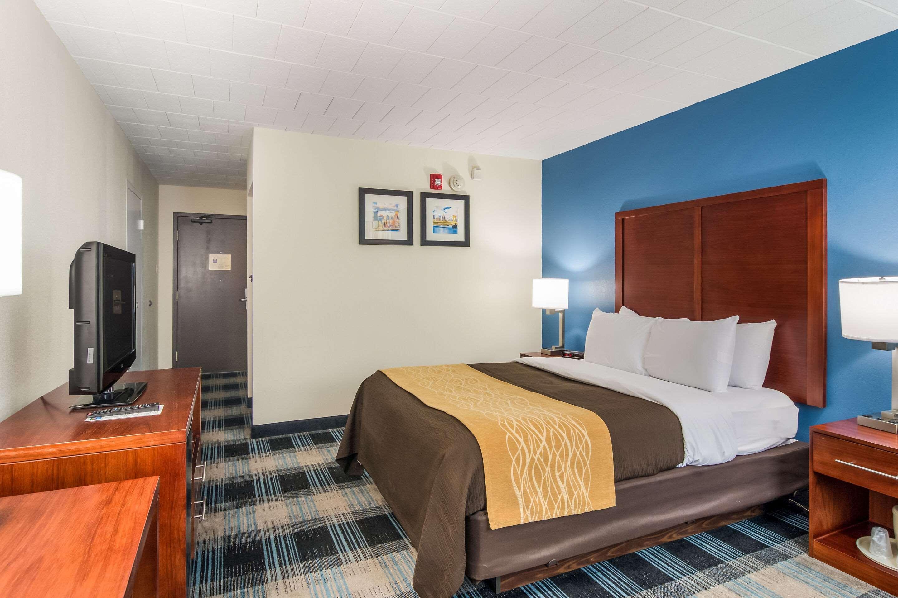 Mainstay Suites Verona Екстериор снимка
