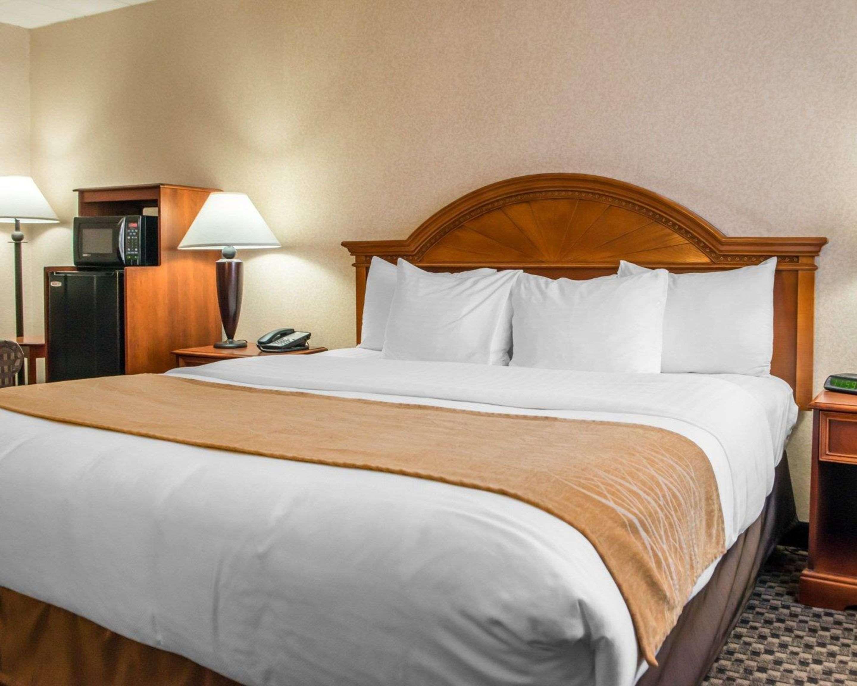 Mainstay Suites Verona Екстериор снимка