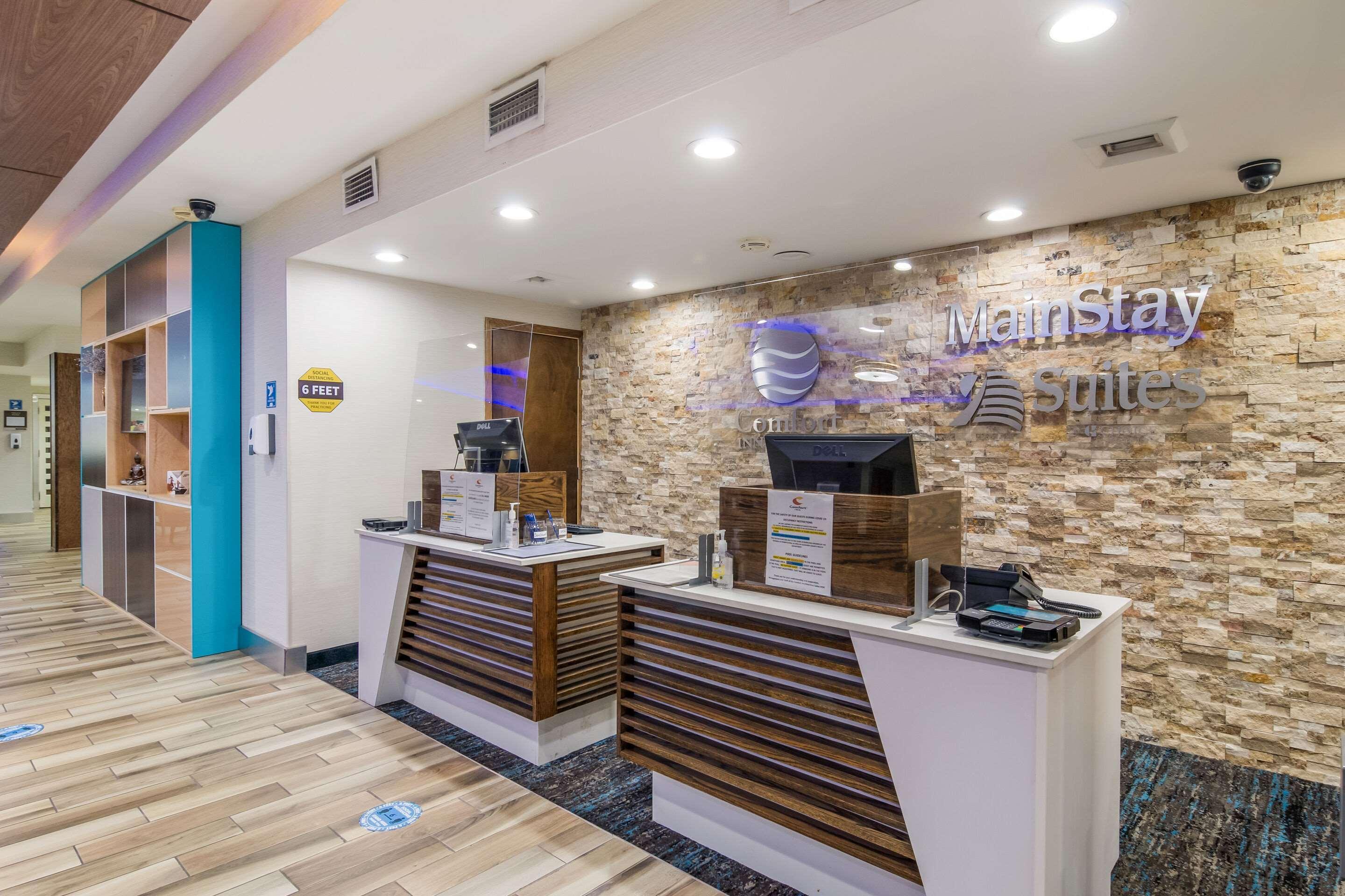 Mainstay Suites Verona Екстериор снимка