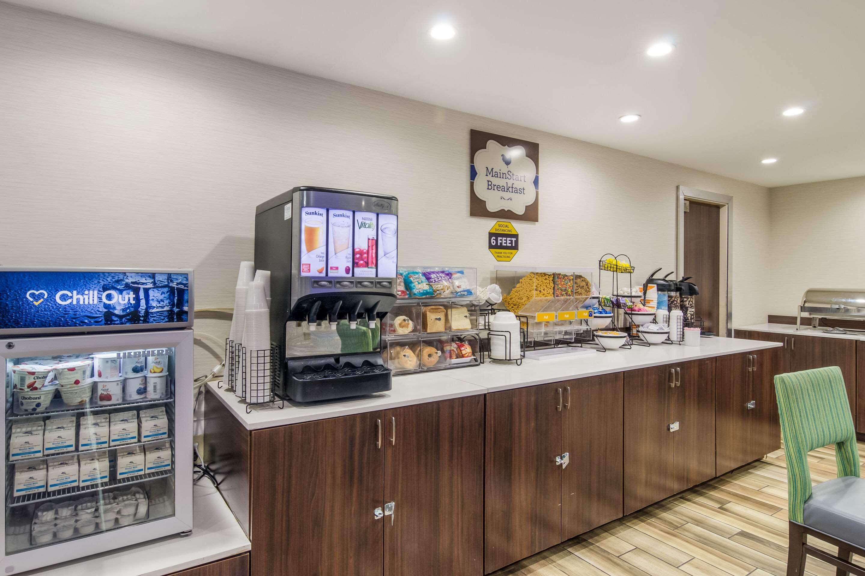 Mainstay Suites Verona Екстериор снимка