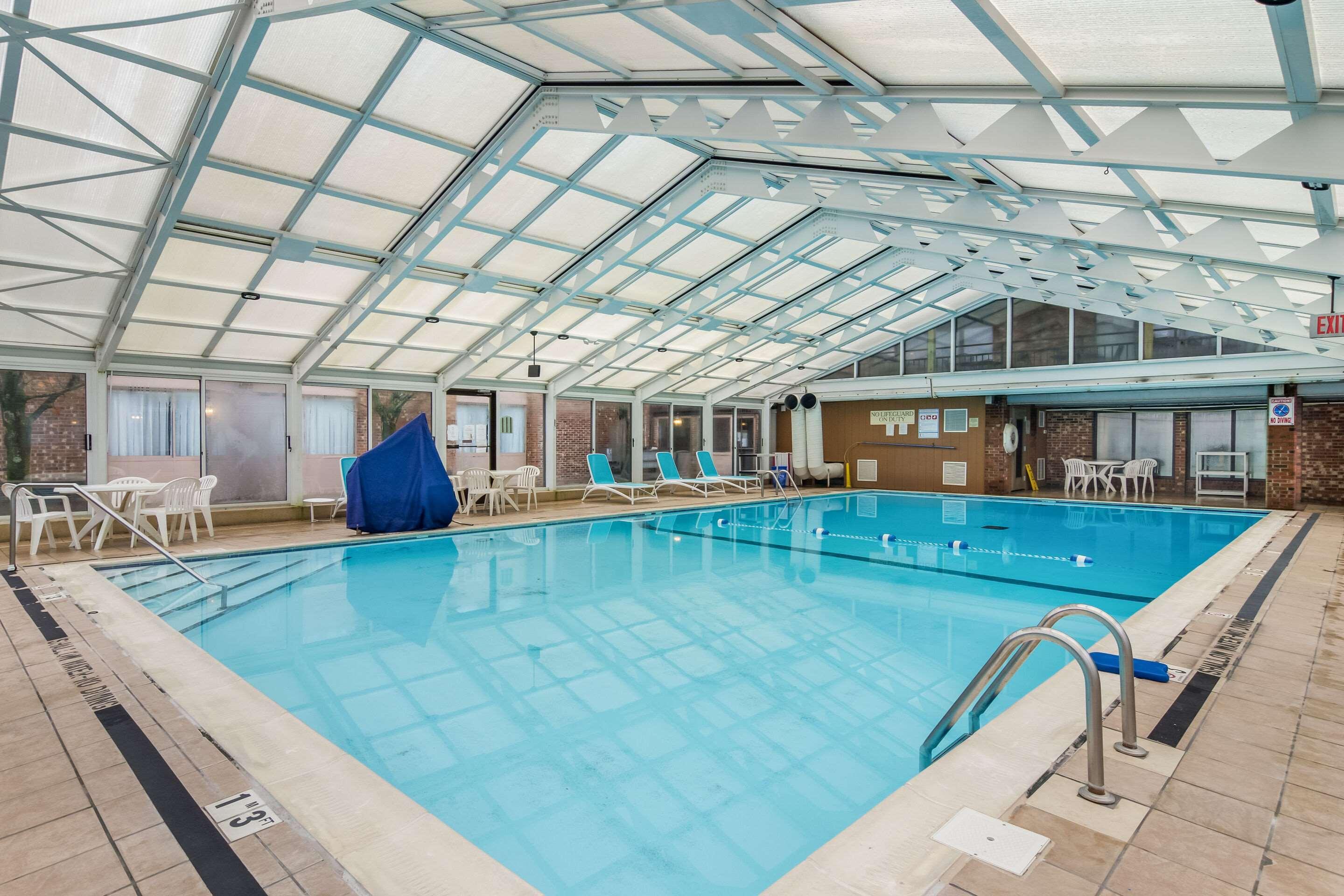 Mainstay Suites Verona Екстериор снимка