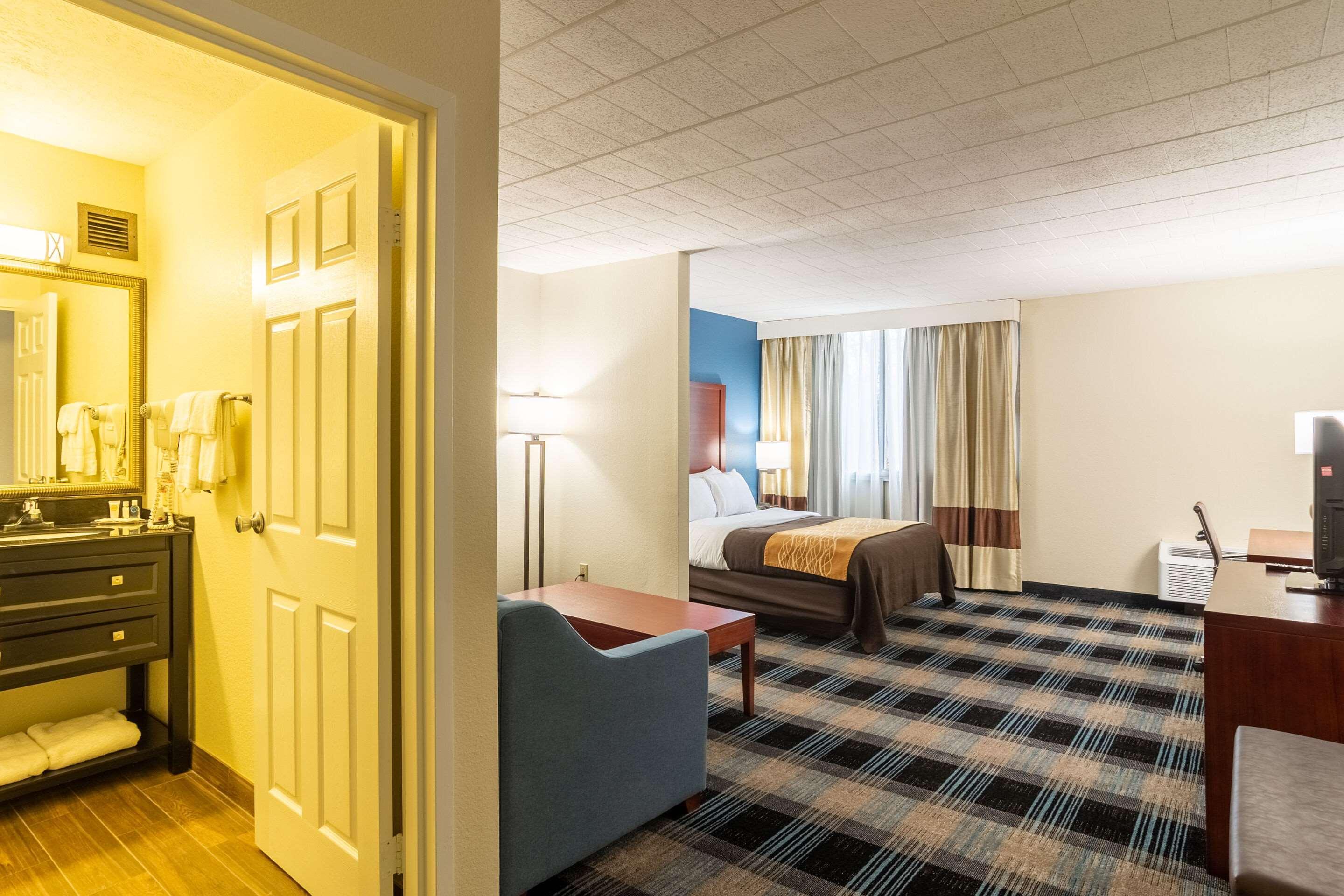 Mainstay Suites Verona Екстериор снимка