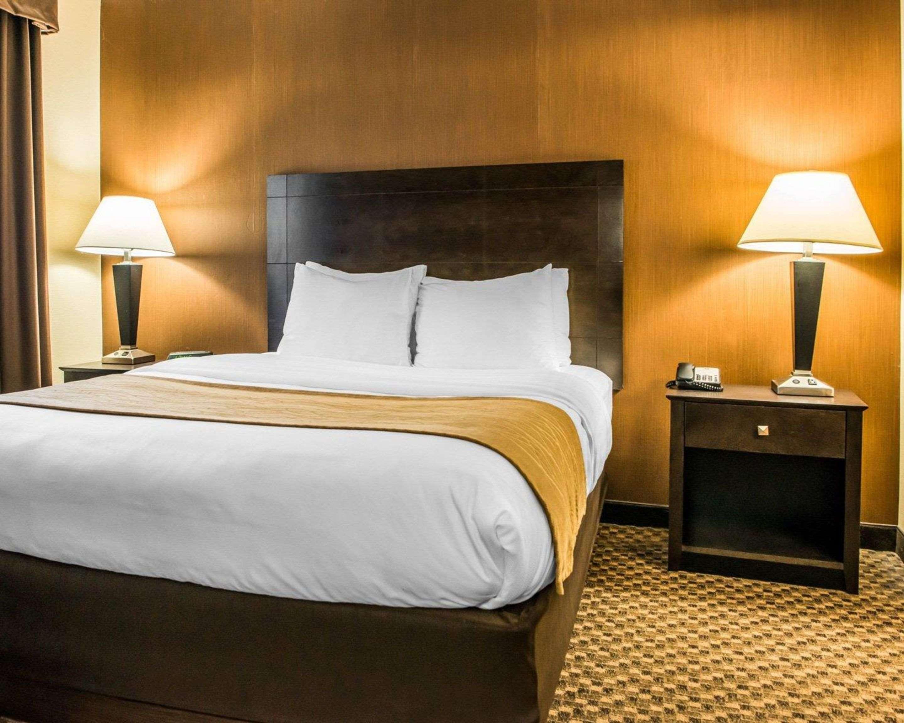 Mainstay Suites Verona Екстериор снимка
