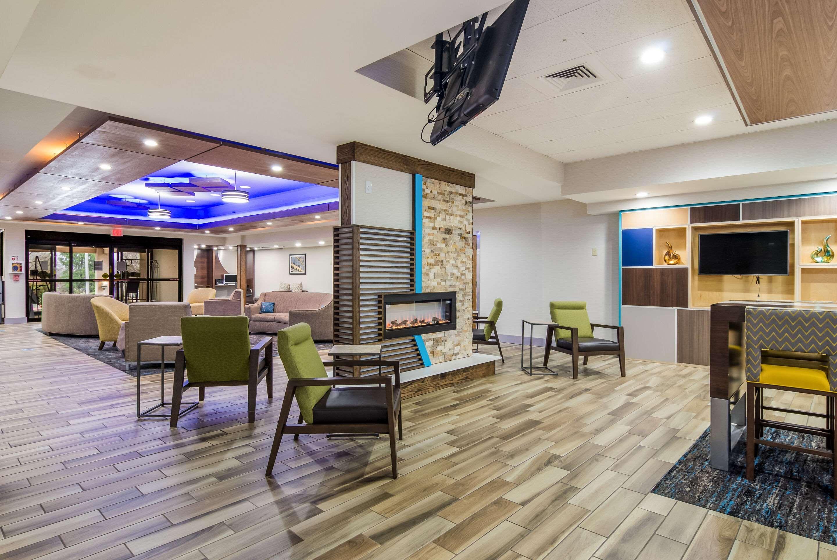 Mainstay Suites Verona Екстериор снимка