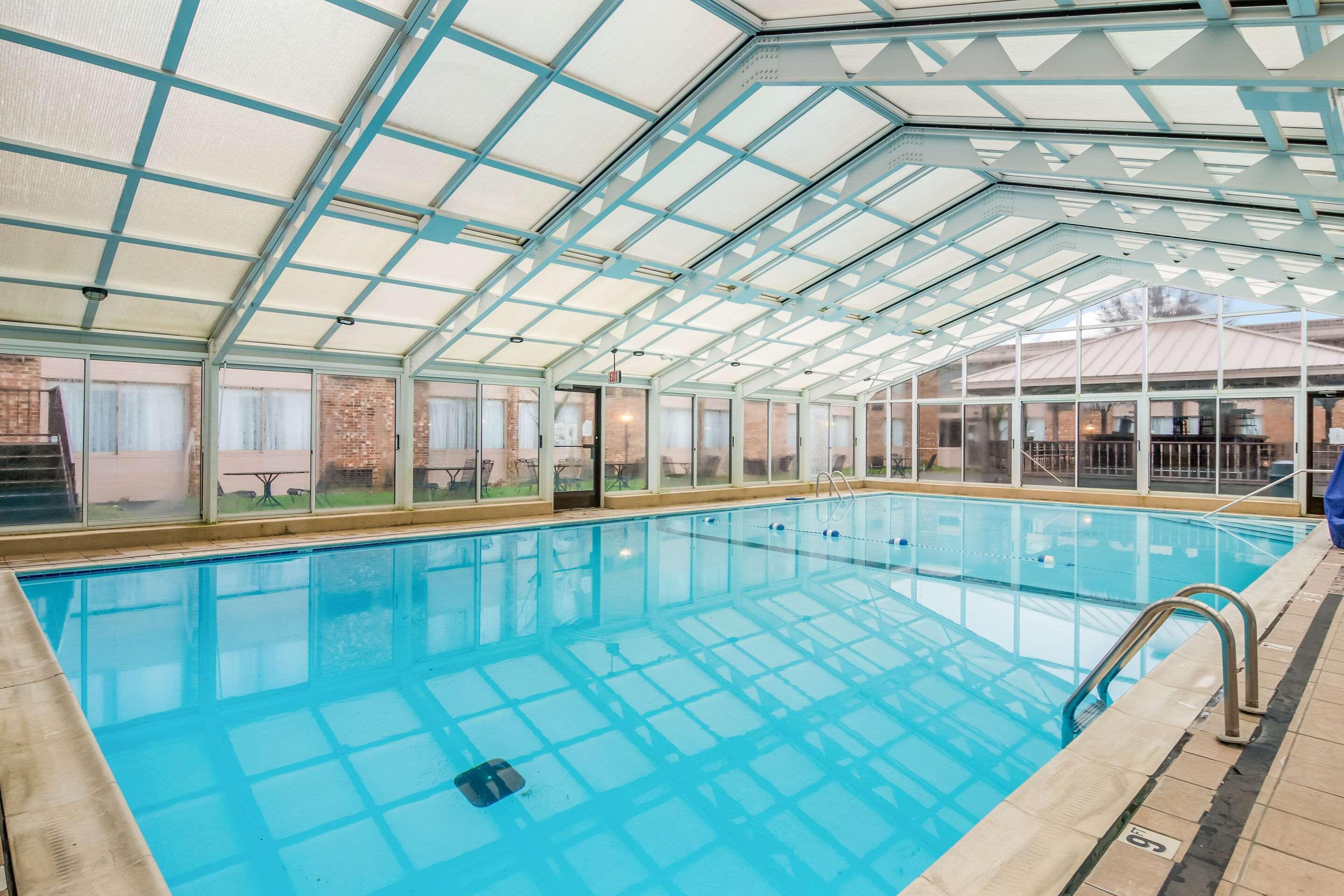 Mainstay Suites Verona Екстериор снимка