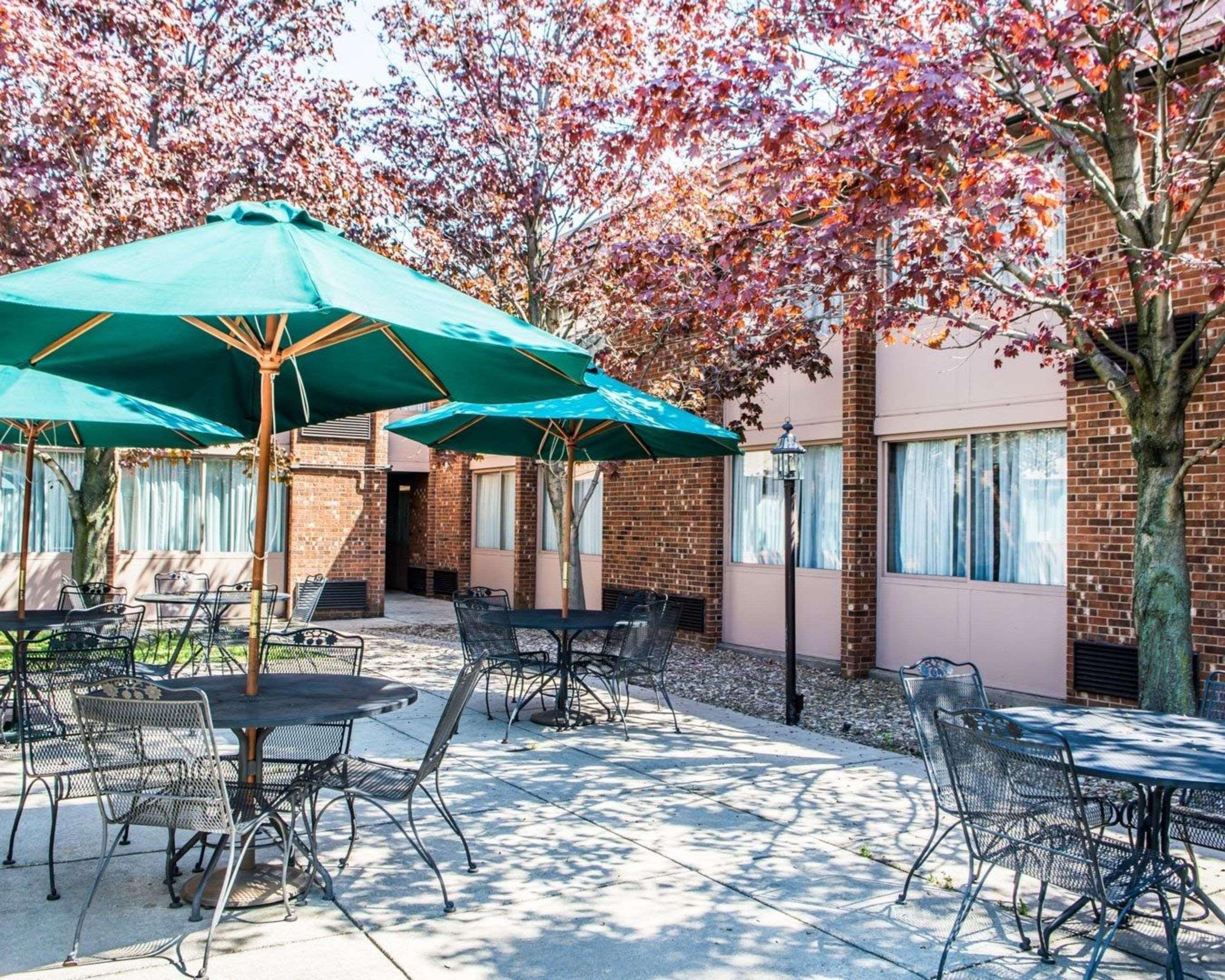 Mainstay Suites Verona Екстериор снимка