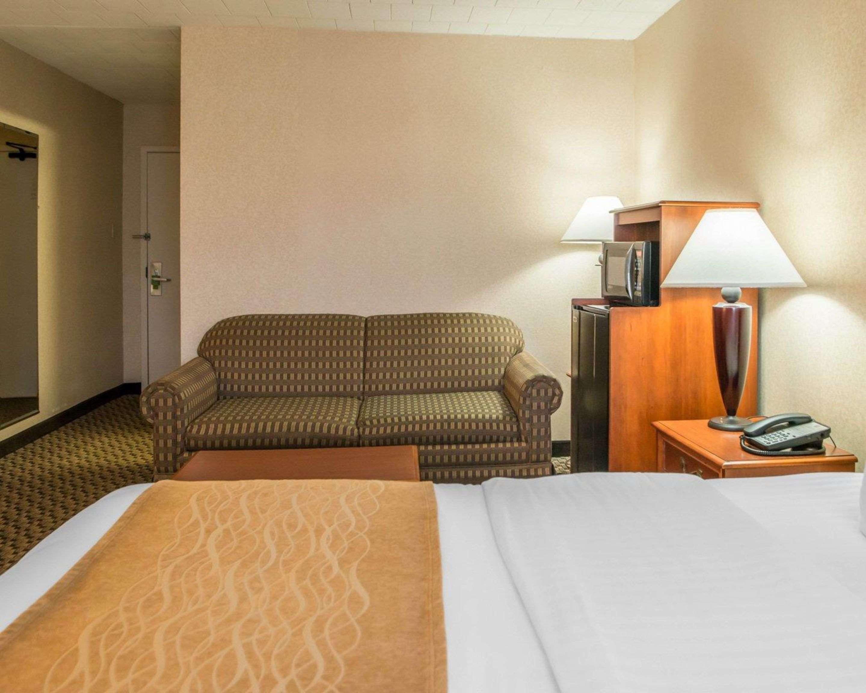 Mainstay Suites Verona Екстериор снимка