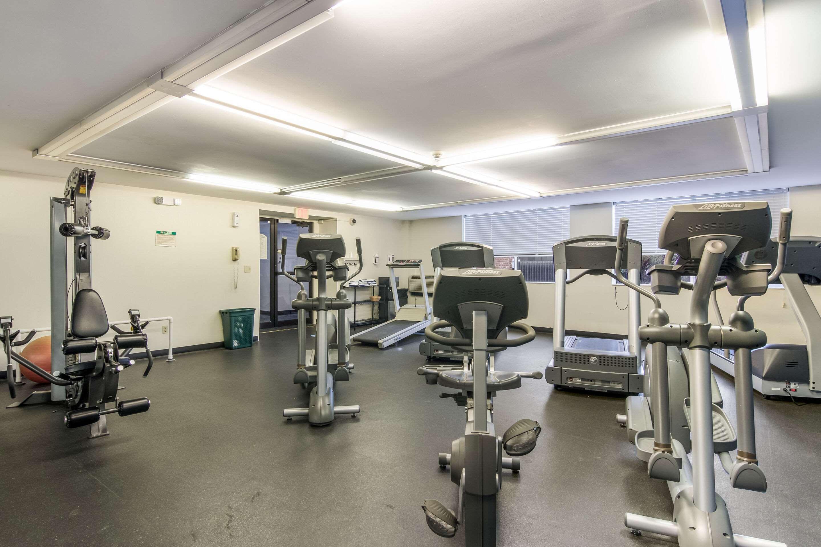 Mainstay Suites Verona Екстериор снимка