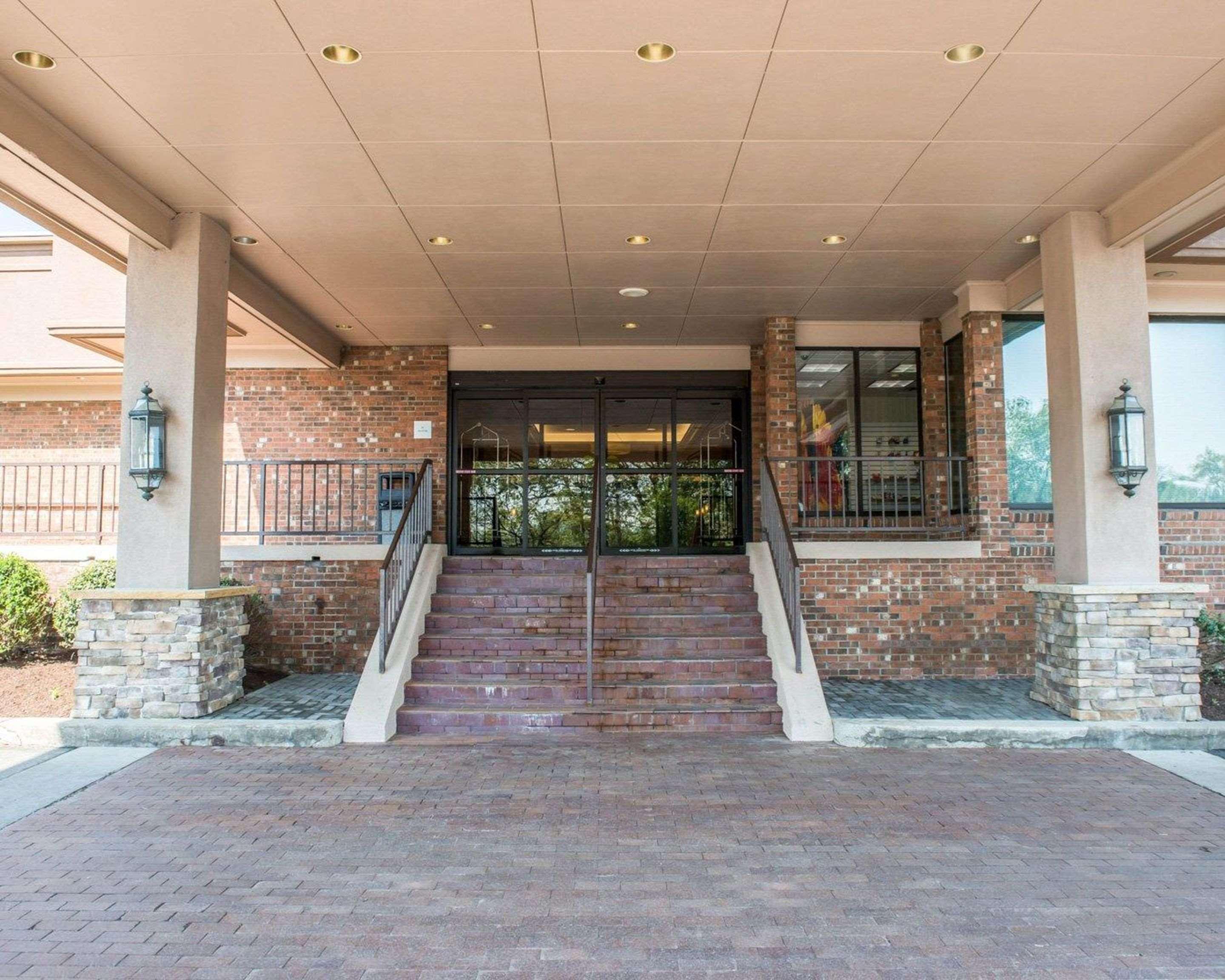 Mainstay Suites Verona Екстериор снимка