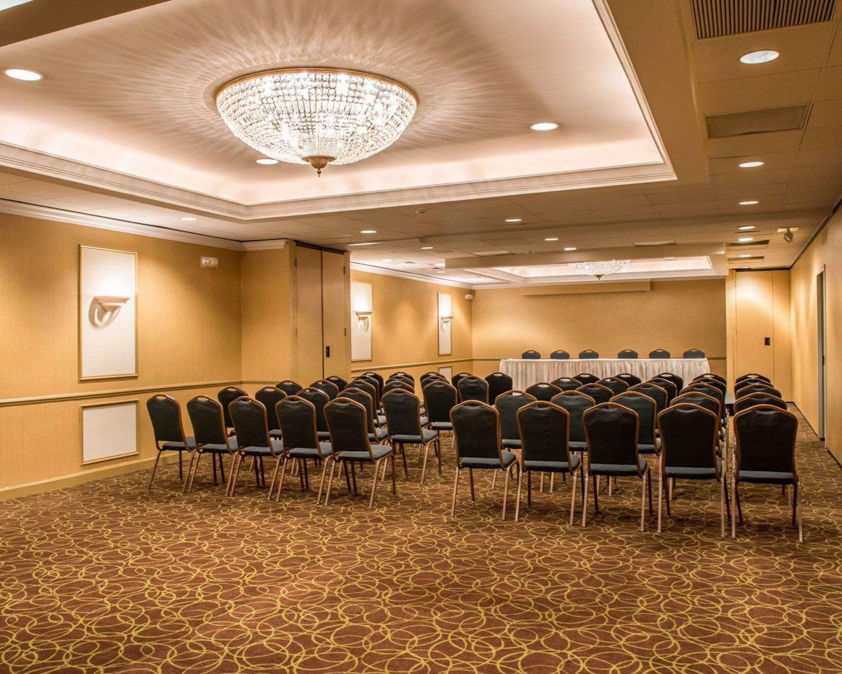 Mainstay Suites Verona Екстериор снимка