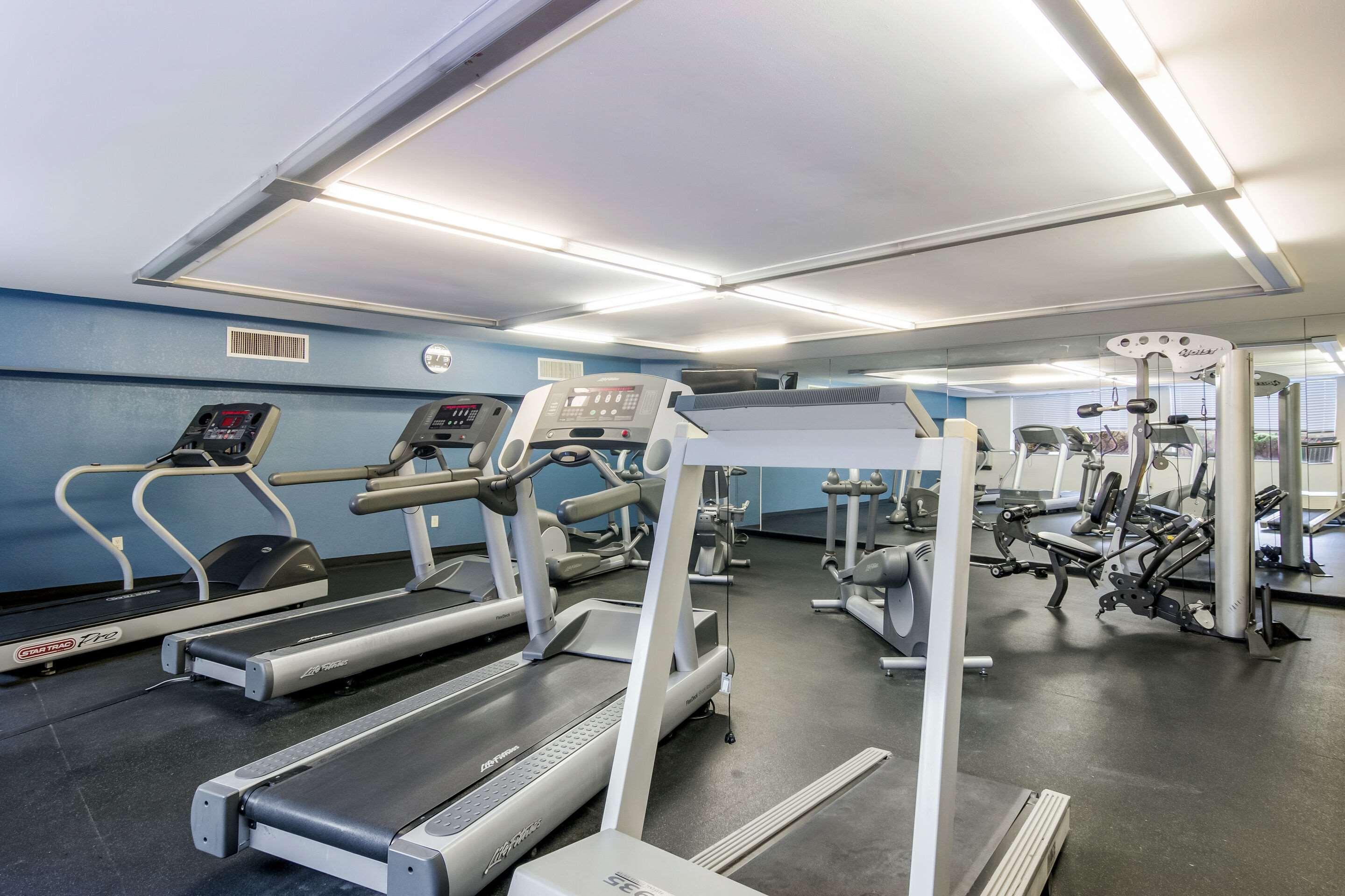 Mainstay Suites Verona Екстериор снимка
