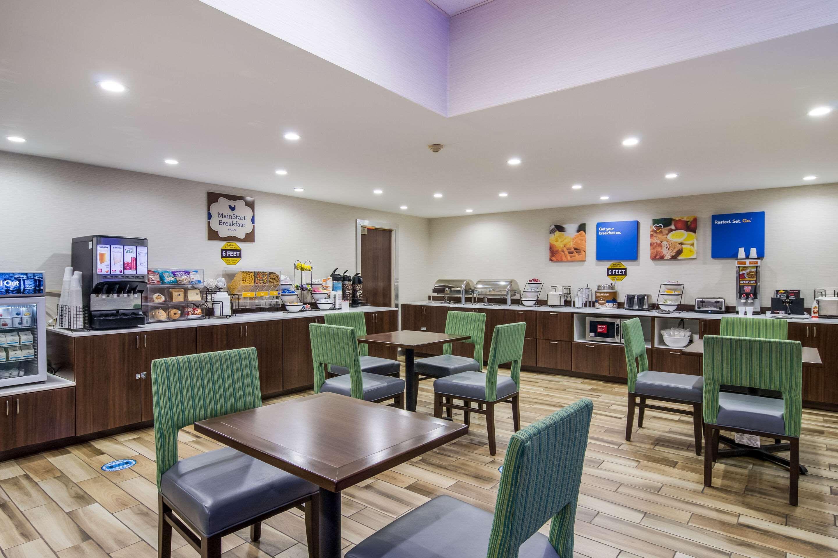 Mainstay Suites Verona Екстериор снимка