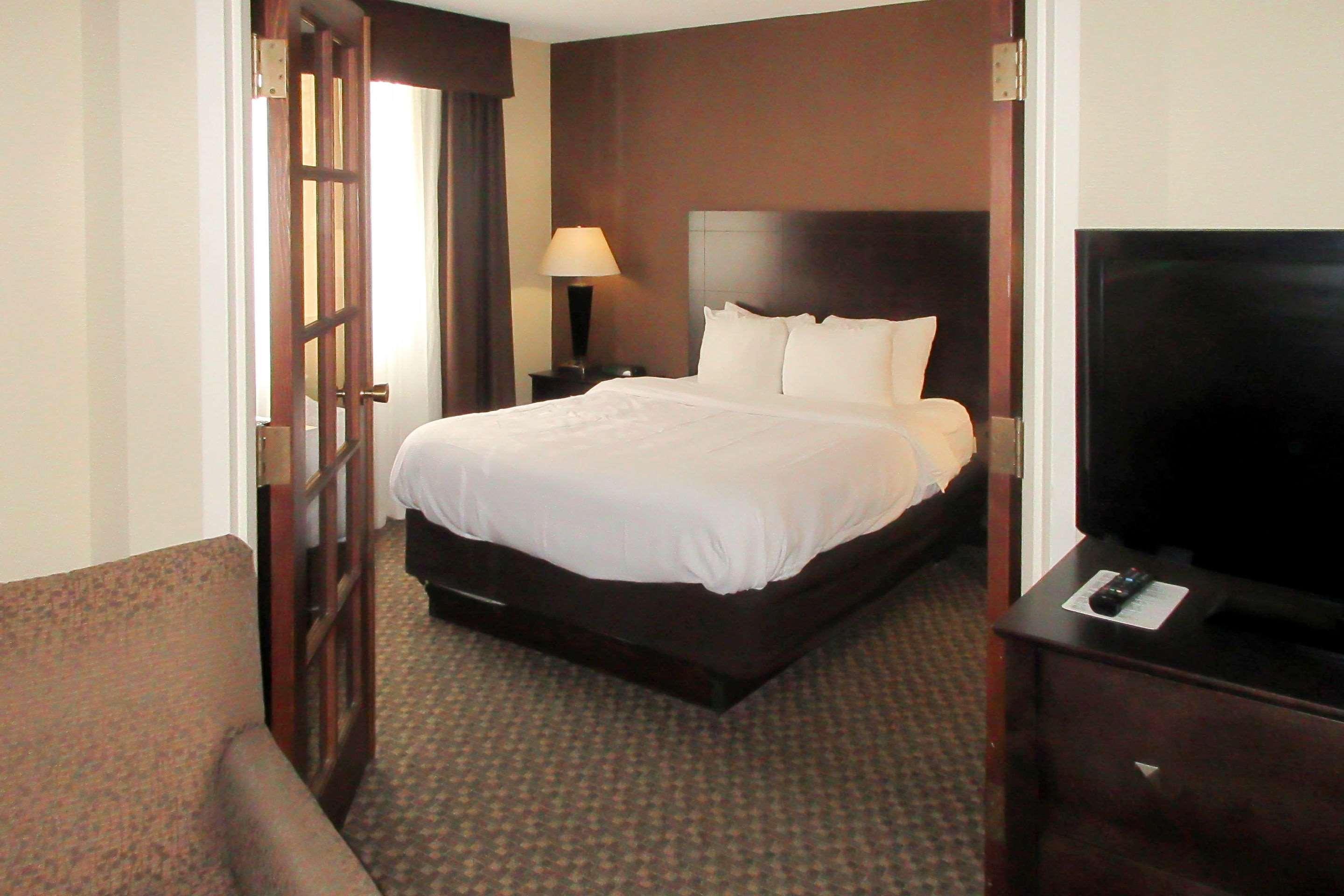 Mainstay Suites Verona Екстериор снимка