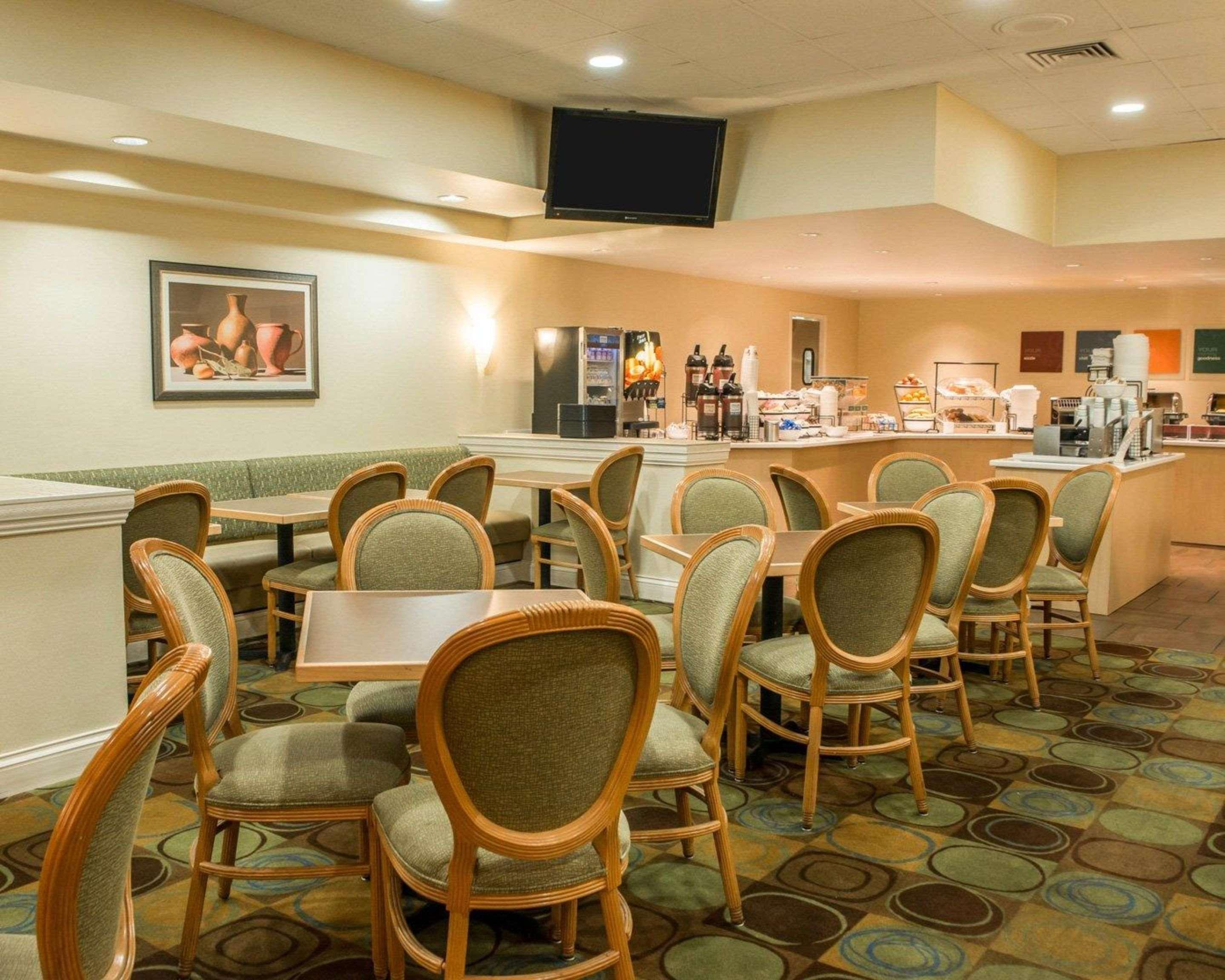 Mainstay Suites Verona Екстериор снимка