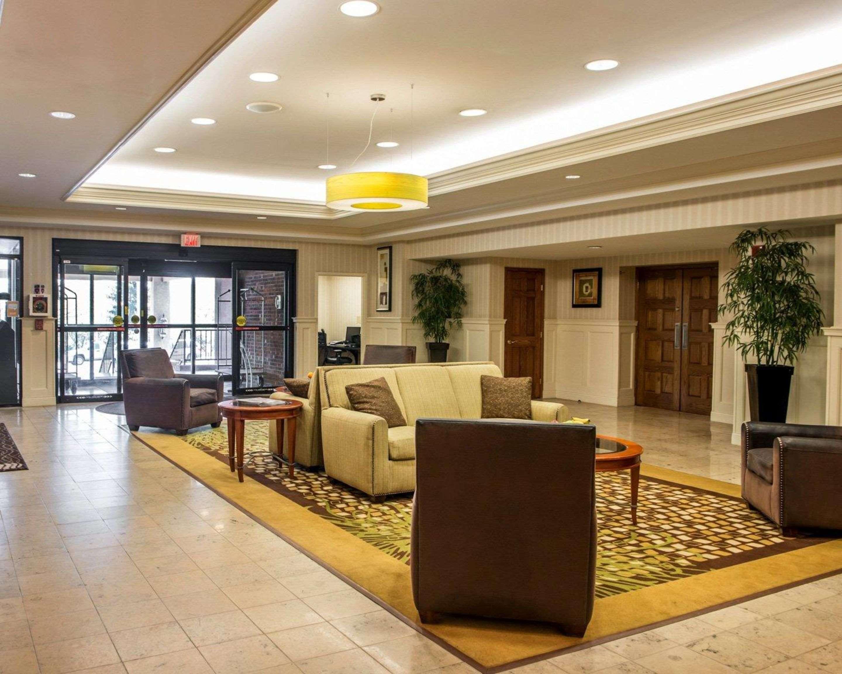 Mainstay Suites Verona Екстериор снимка