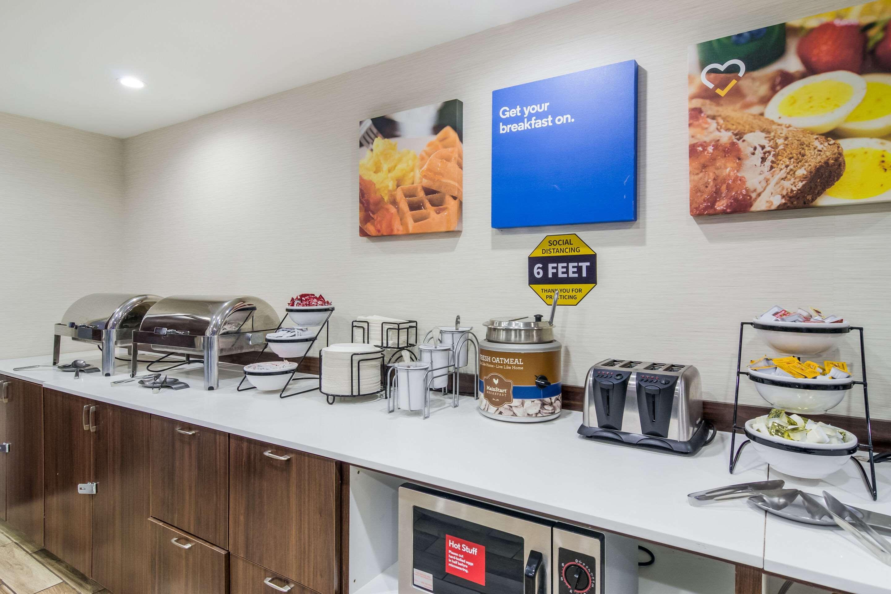 Mainstay Suites Verona Екстериор снимка