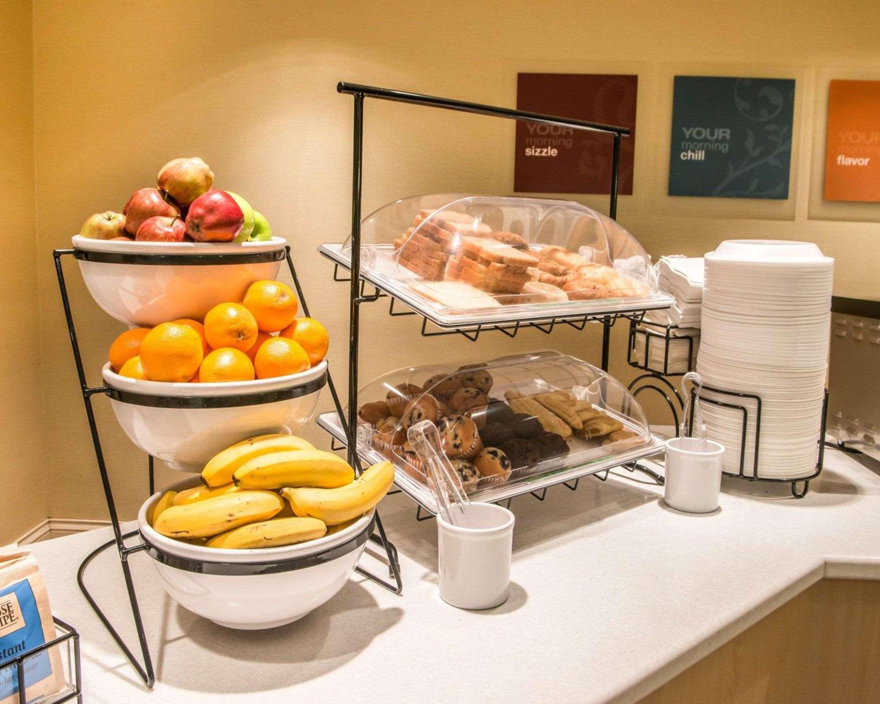 Mainstay Suites Verona Екстериор снимка