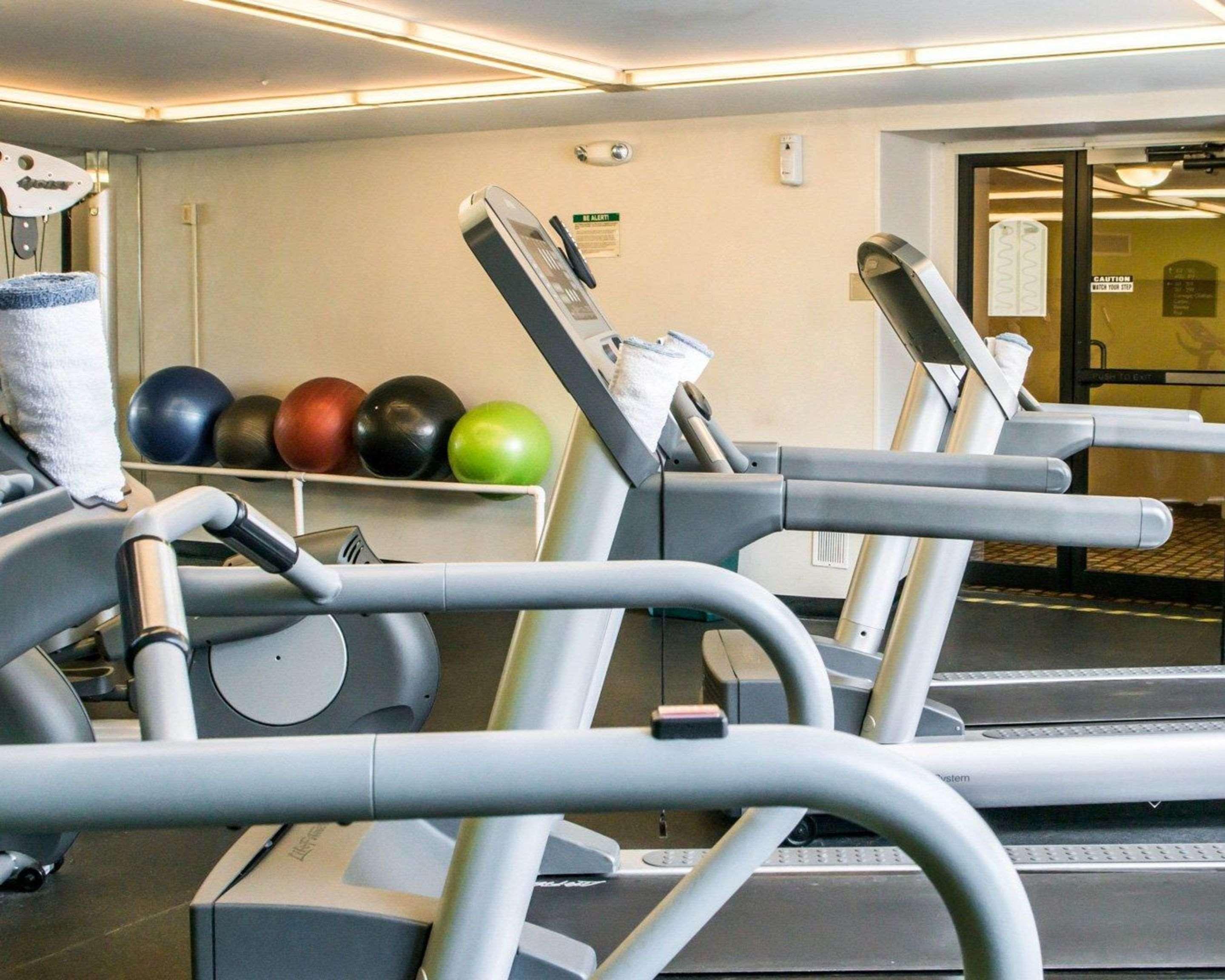 Mainstay Suites Verona Екстериор снимка